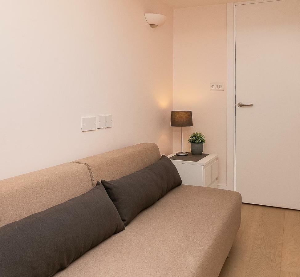 Apartment With Private Patio, And Park Across The Road (Adults Only) ロンドン エクステリア 写真