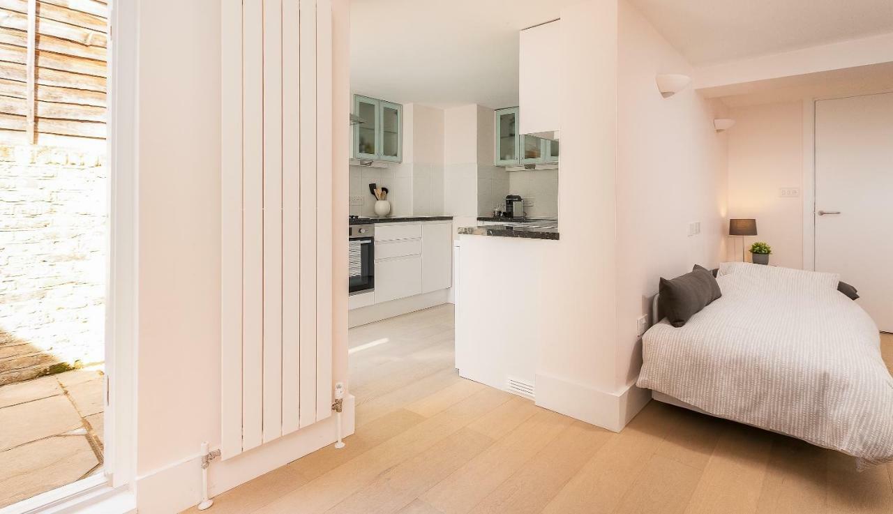 Apartment With Private Patio, And Park Across The Road (Adults Only) ロンドン エクステリア 写真